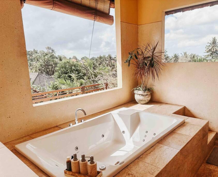 Beautiful Private Pool Walk To Town Center Sunrise Views Pousada Ubud